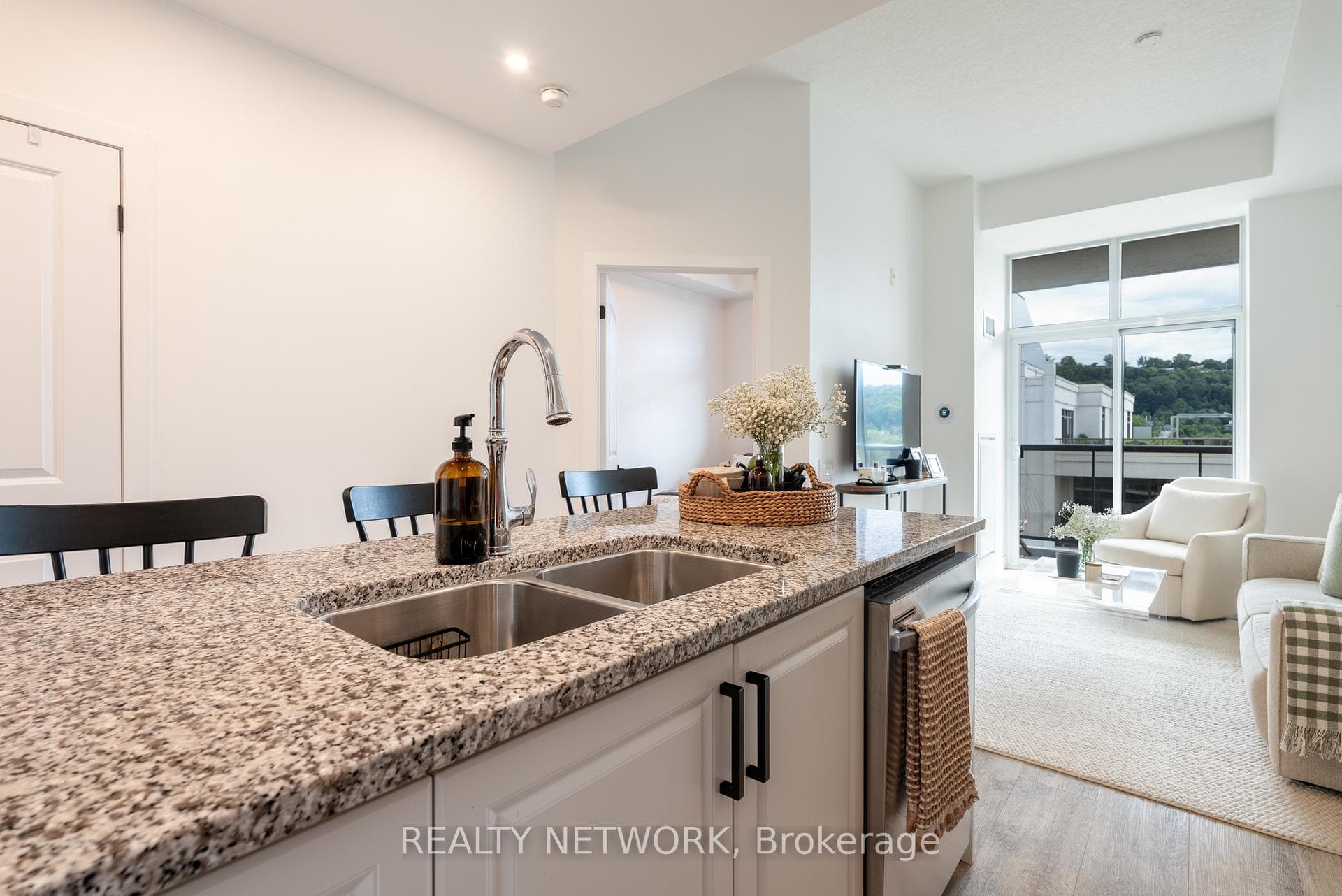 85 Robinson Street Unit 1002 photo 14