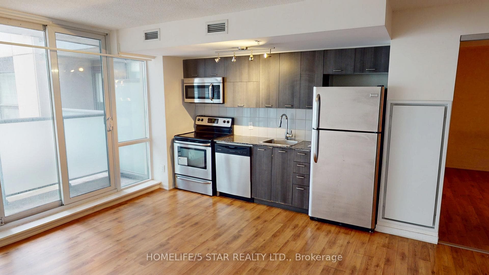 20 Joe Shuster Way Unit 321 photo 8