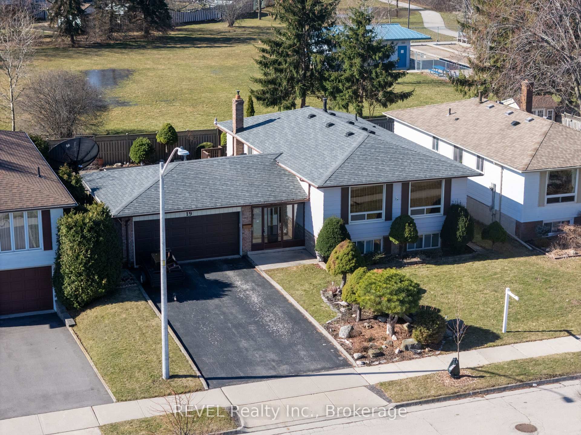 19 Lynwood Drive photo 1