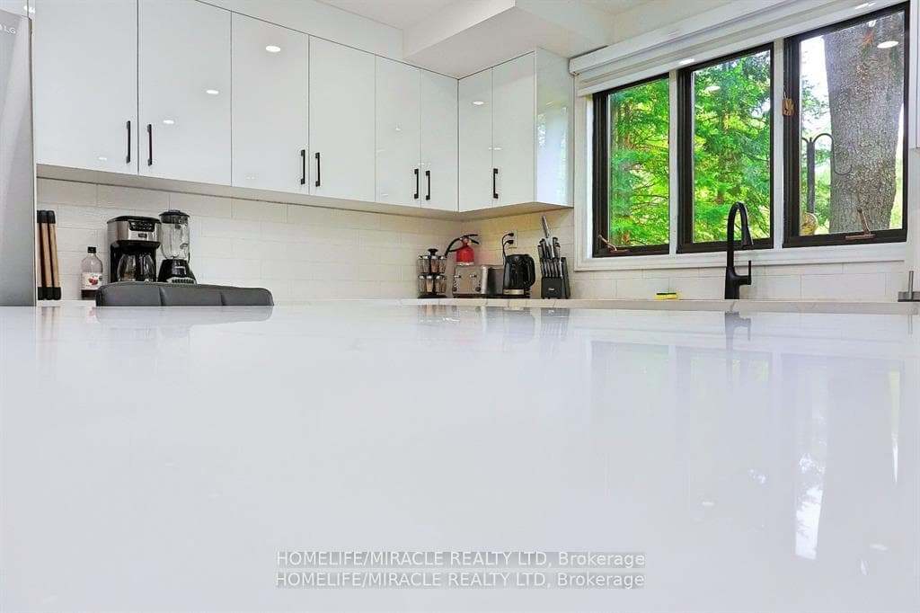 357 Britannia Road photo 12