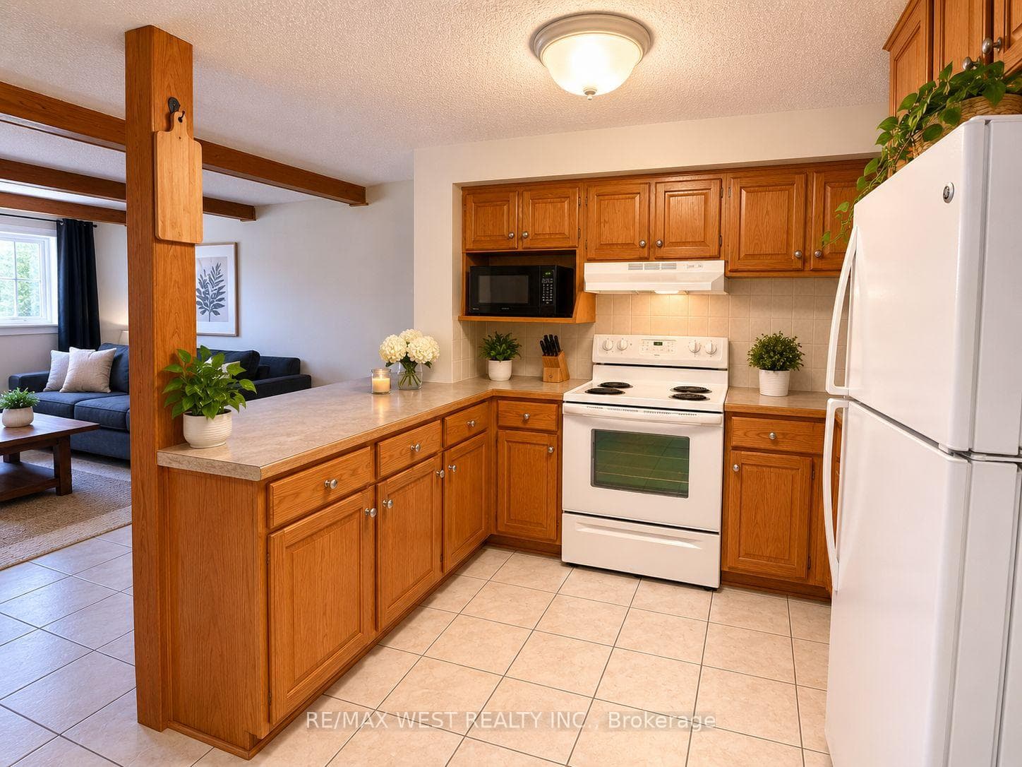 1191 Simcoe Street Unit Lower photo 2