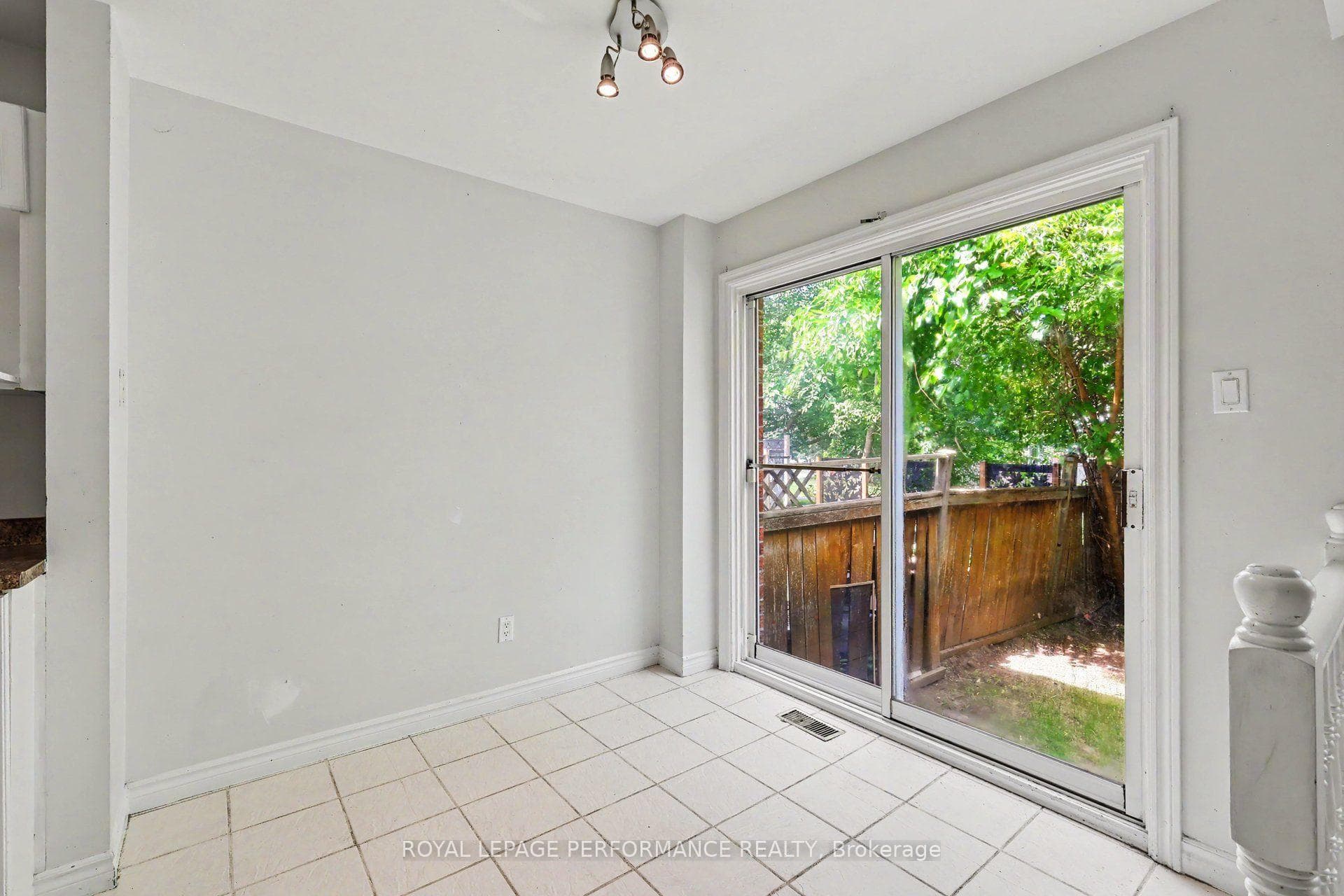 8 Southport Drive photo 12
