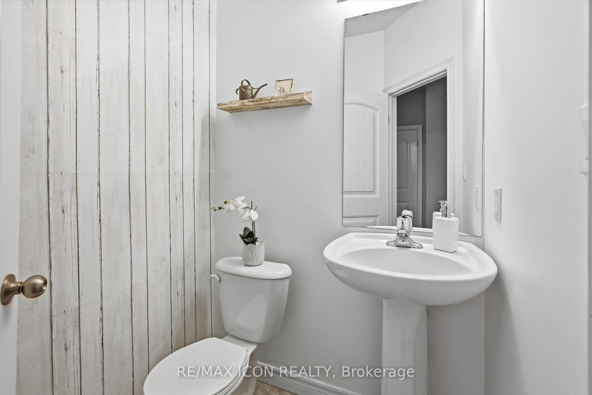 64 Springvalley Crescent photo 6