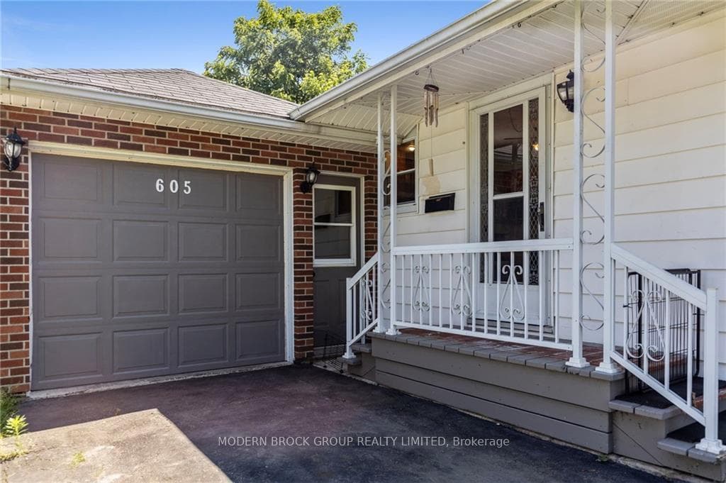 605 EAST Street photo 4
