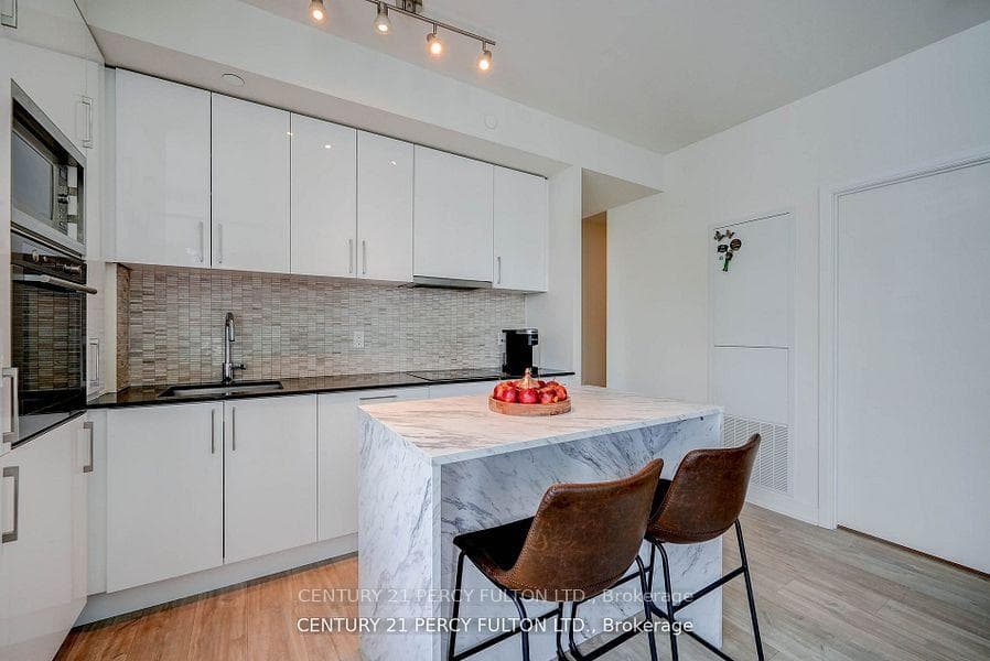 27 Bathurst Street Unit 1501 photo 19