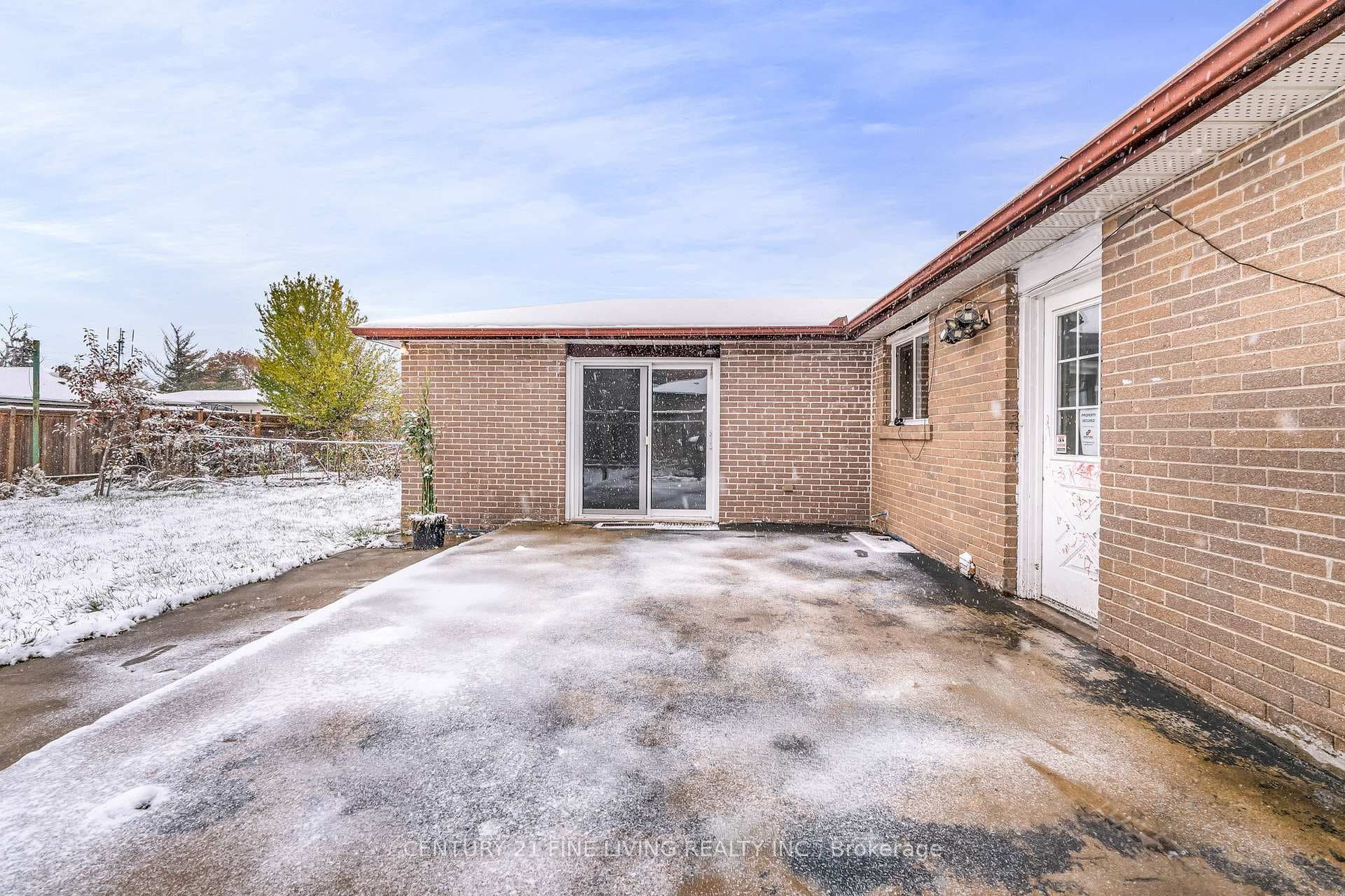 191 FOLKSTONE Crescent photo 36