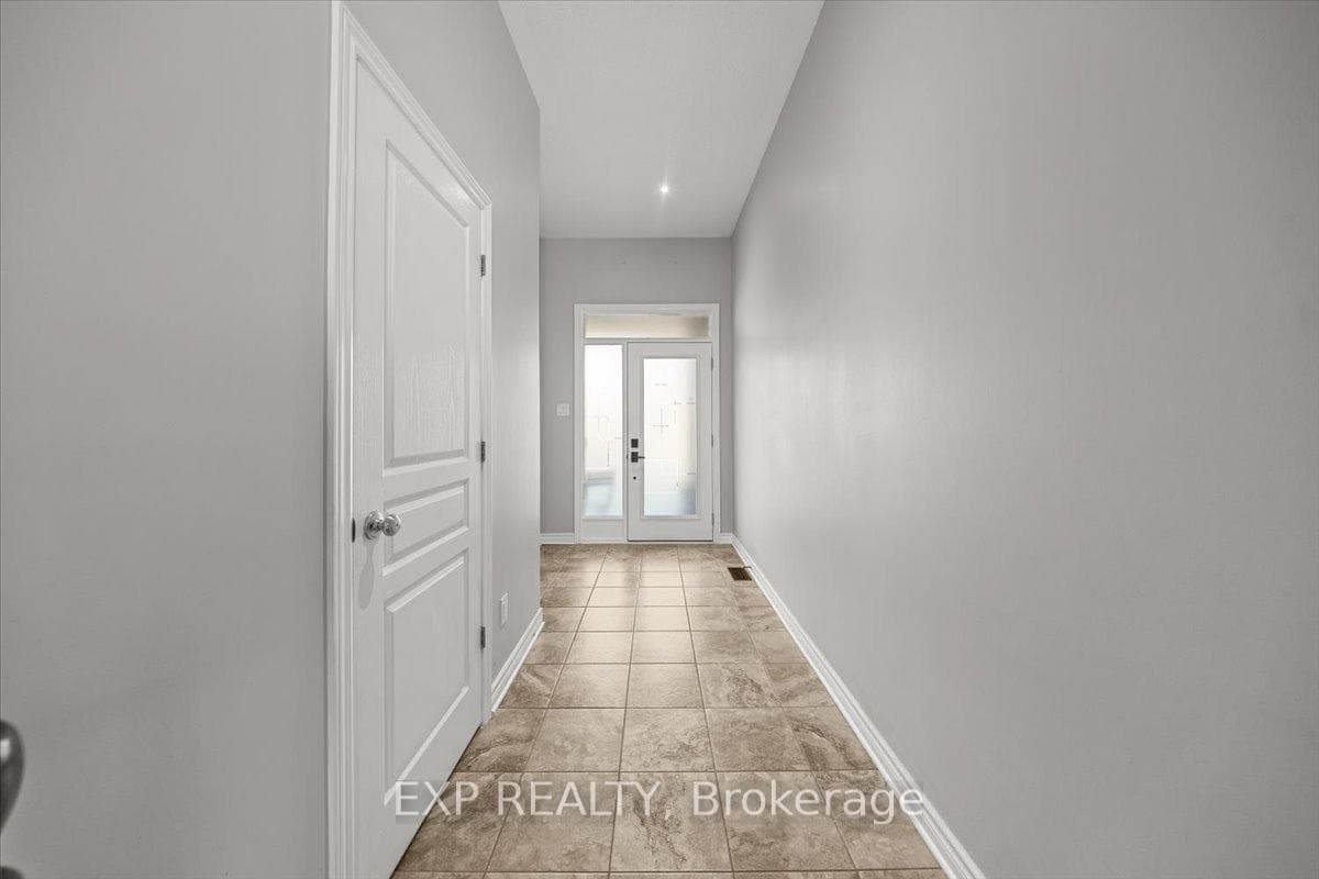 255 Shinleaf Crescent photo 3