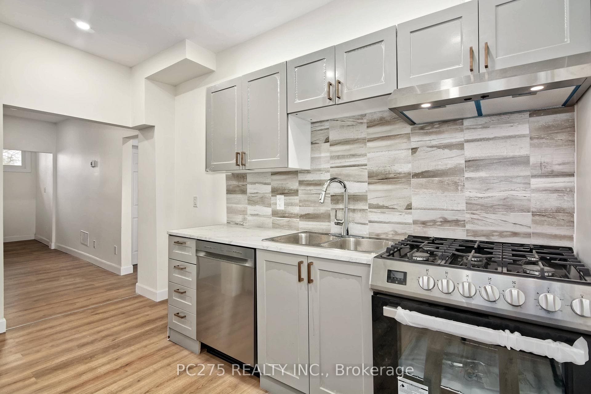 272 Vidal Street photo 9