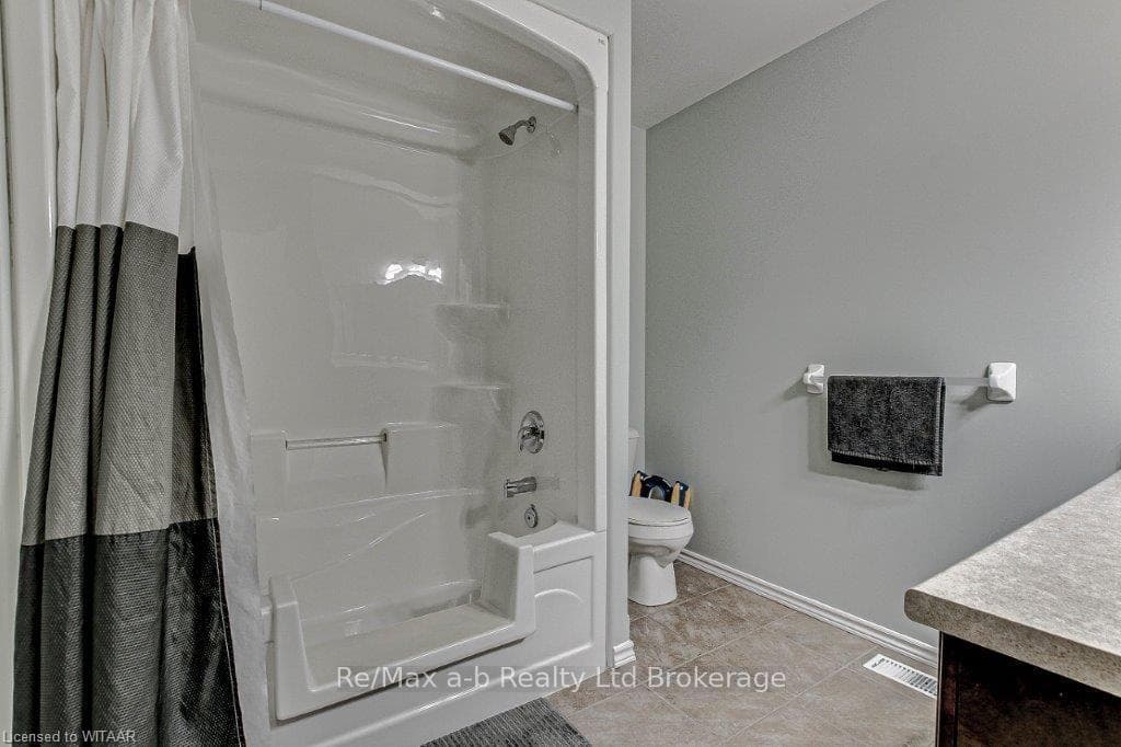 52 IMPERIAL Street Unit 14 photo 12