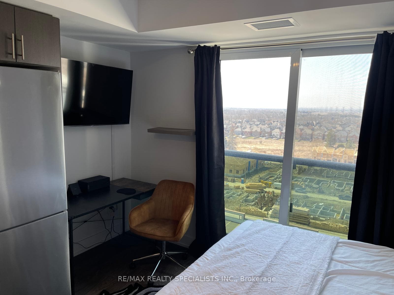 2550 Simcoe Street Unit 1119 photo 9