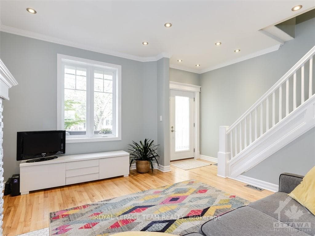 572 COLE Avenue photo 11