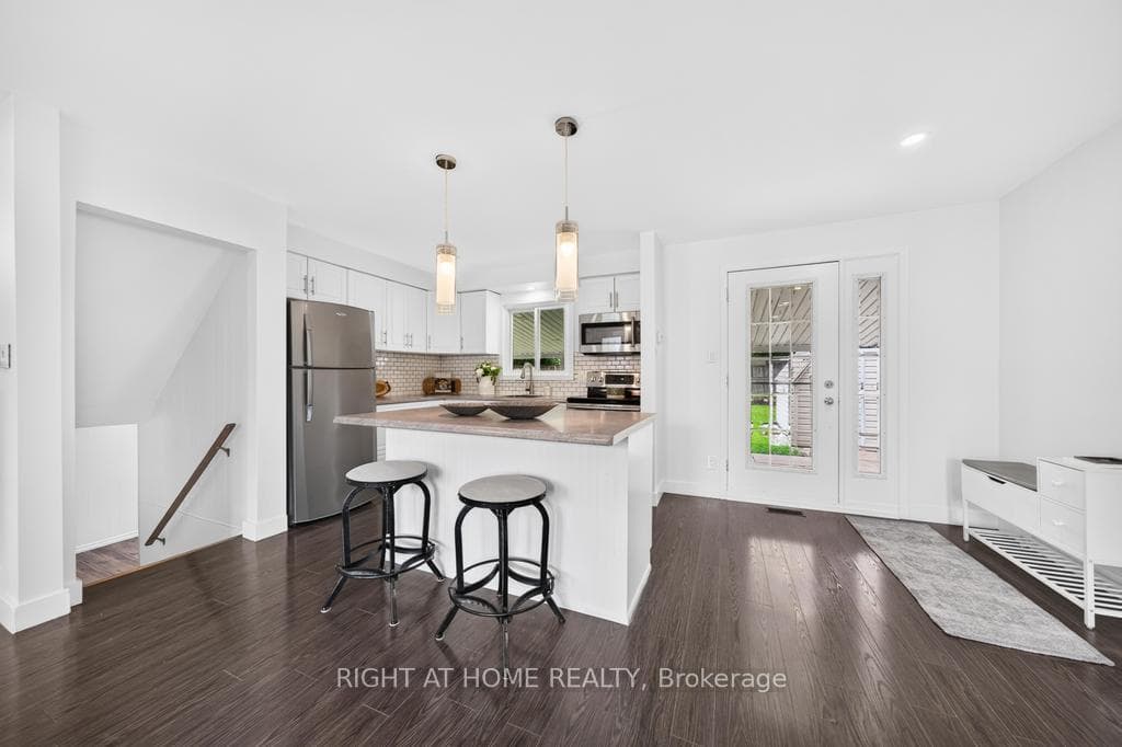 8 Acadia Crescent photo 10