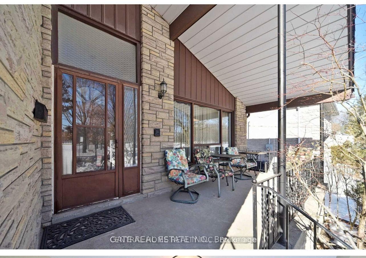 86 Pleasant Avenue photo 2