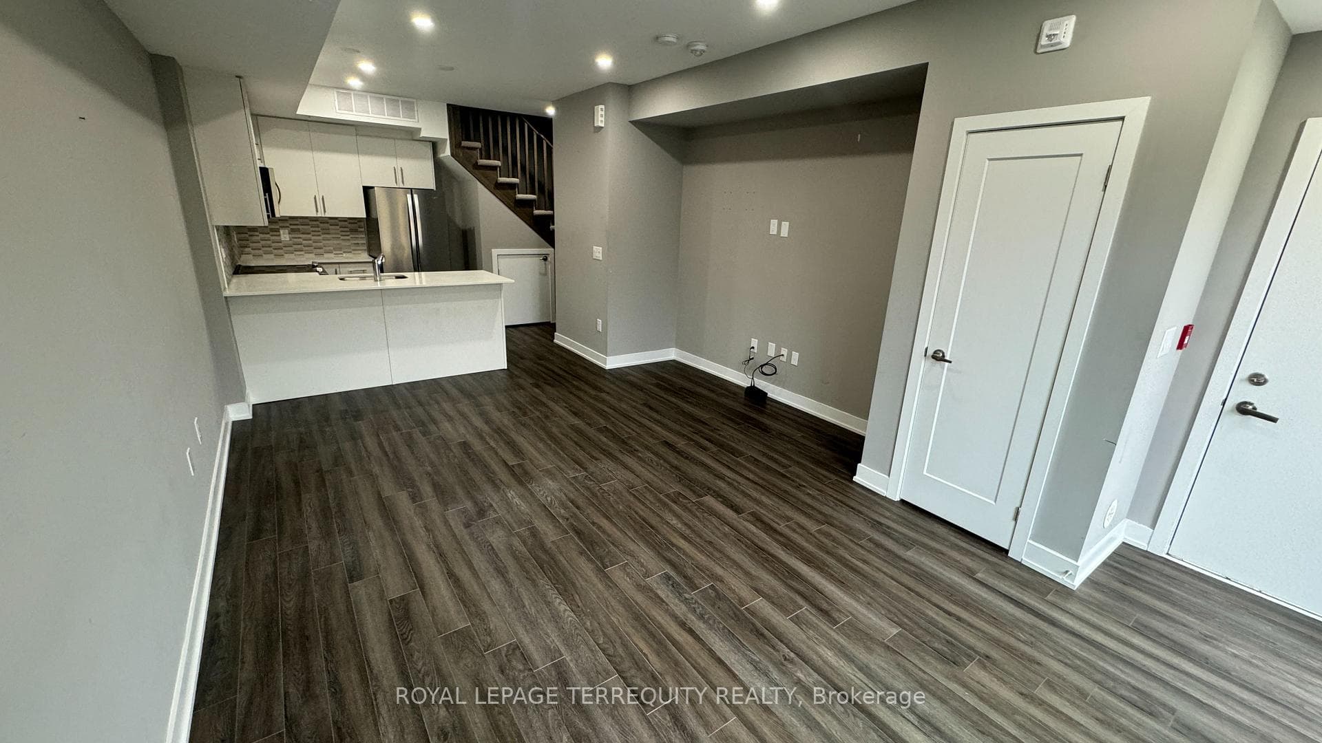3472 Widdicombe Way Unit 6 photo 3