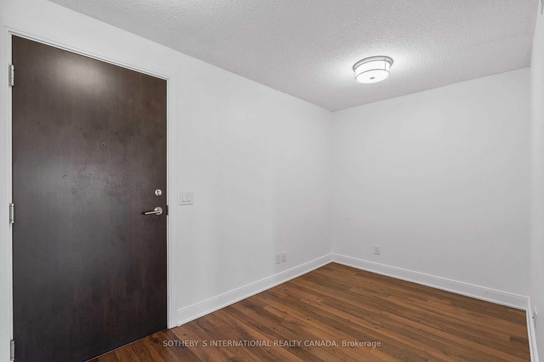 135 Village Green Square Unit 3820 photo 3