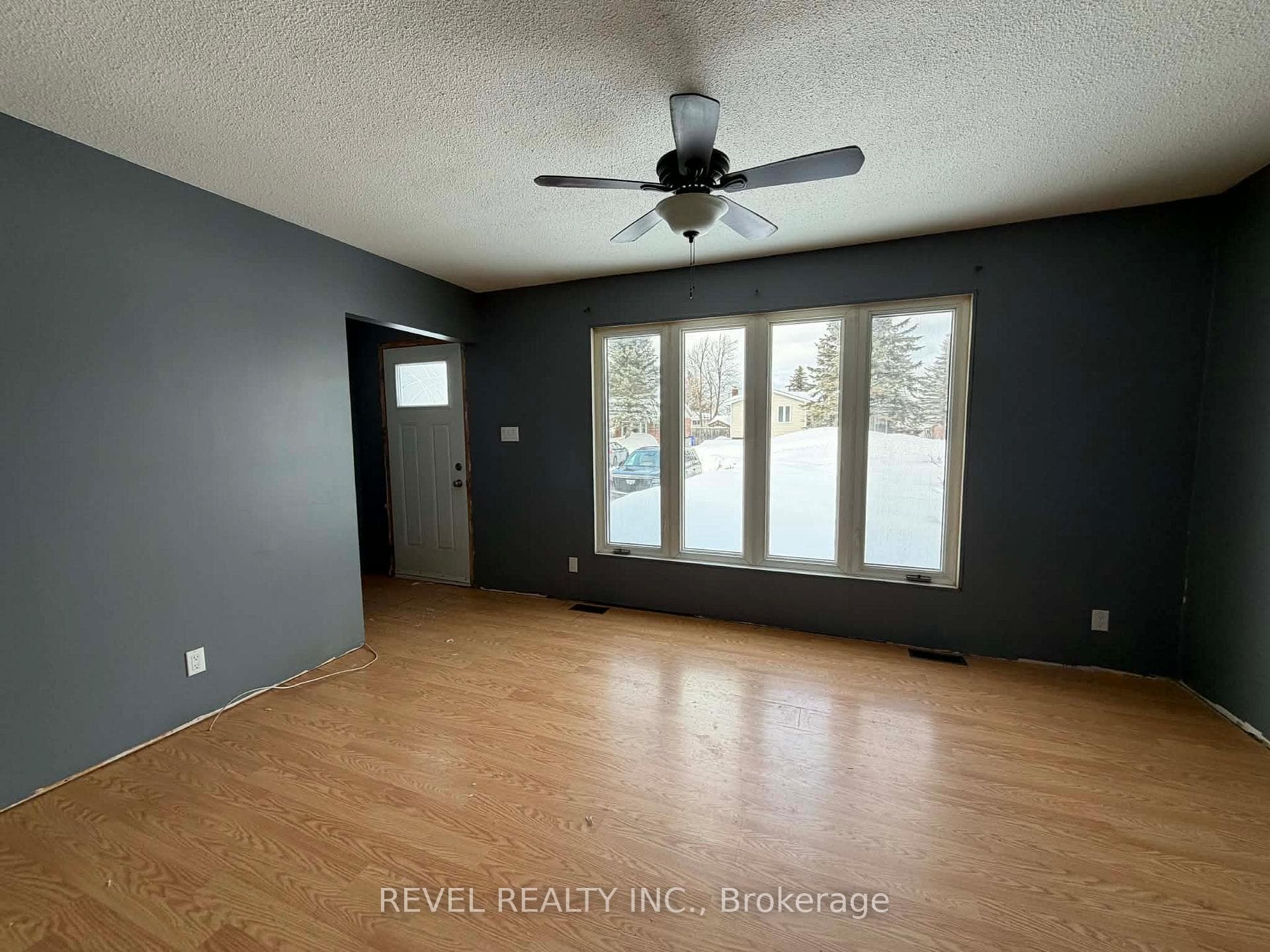 489 Couture Avenue photo 3