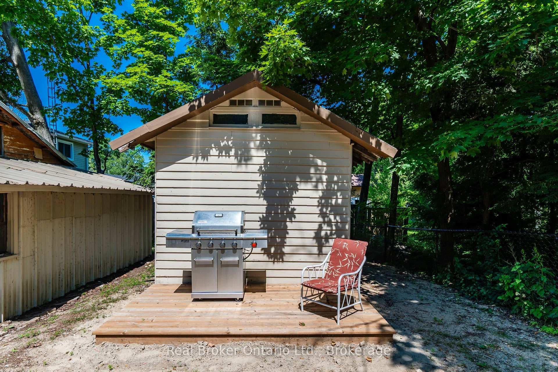 2141 Champlain Road photo 25