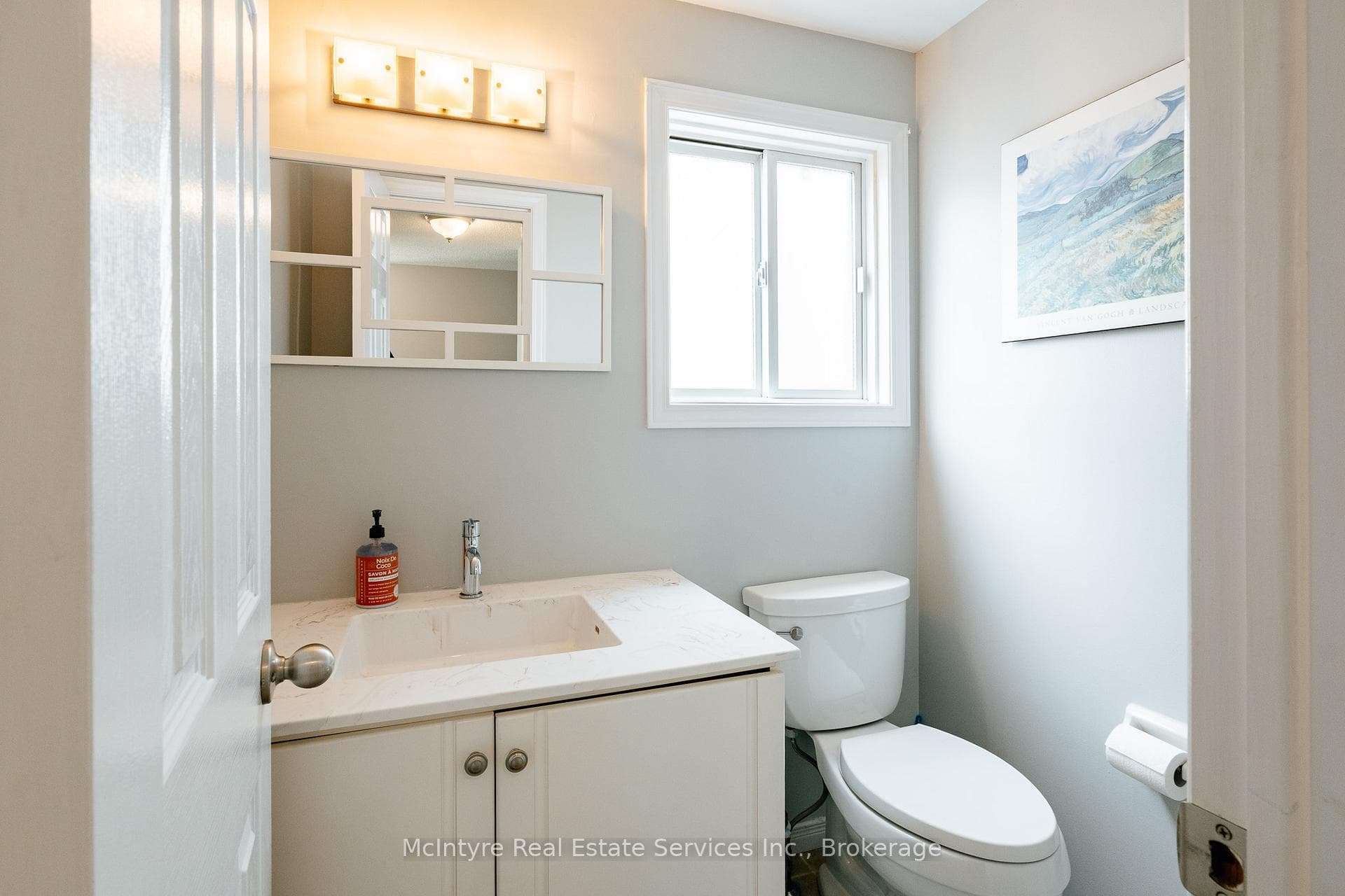 560 Penny Lane photo 5