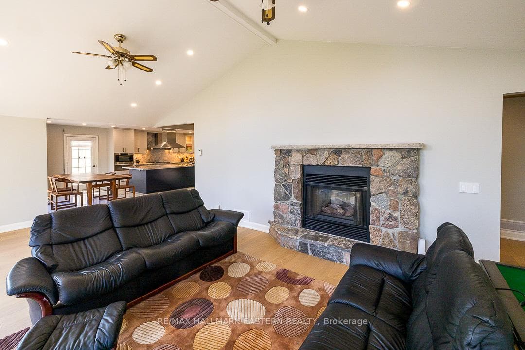 15 Oakridge Drive photo 6
