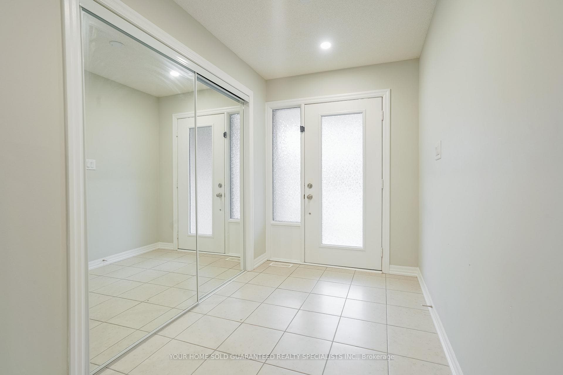 66 Allure Street photo 2
