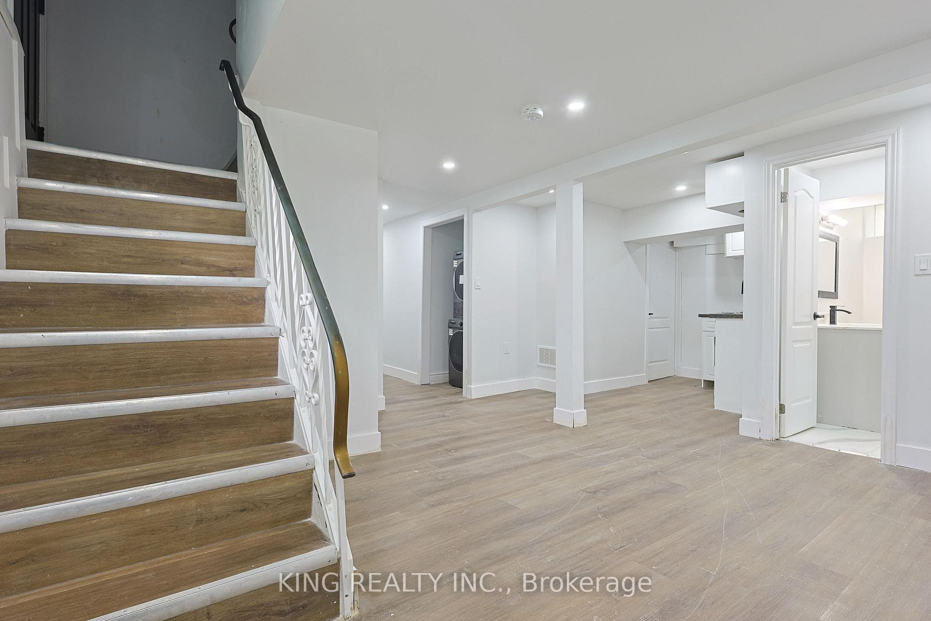 54 Tweedsmuir Avenue photo 23