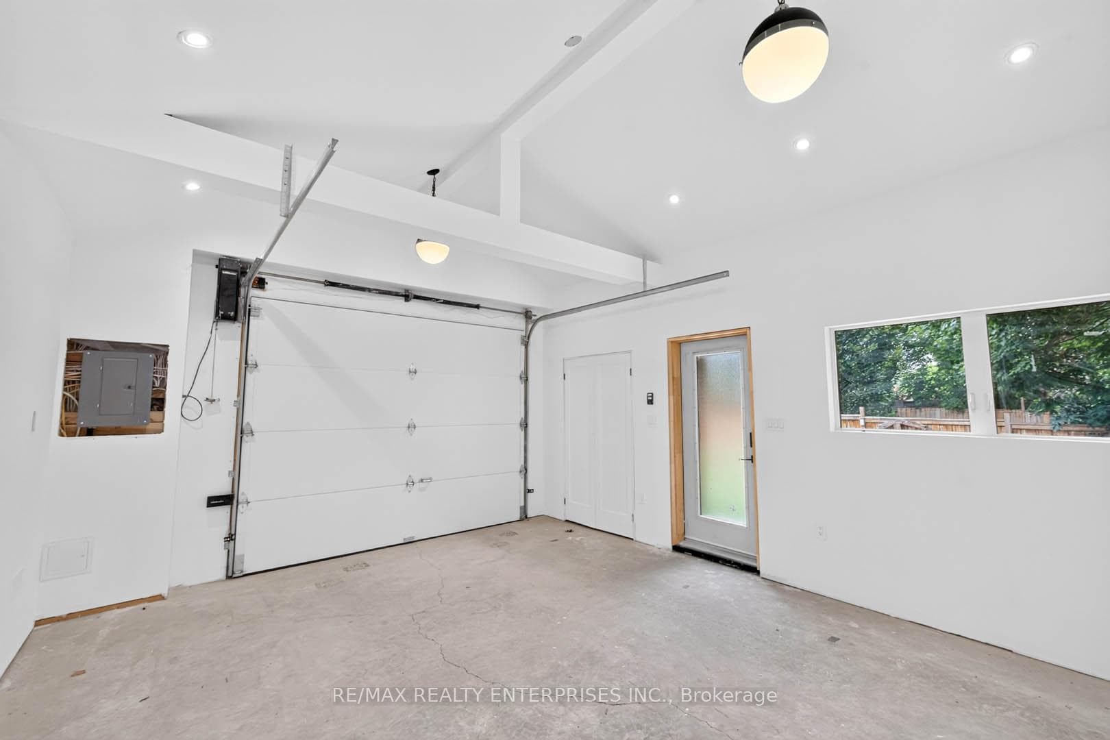 233 Rosemount Avenue photo 39