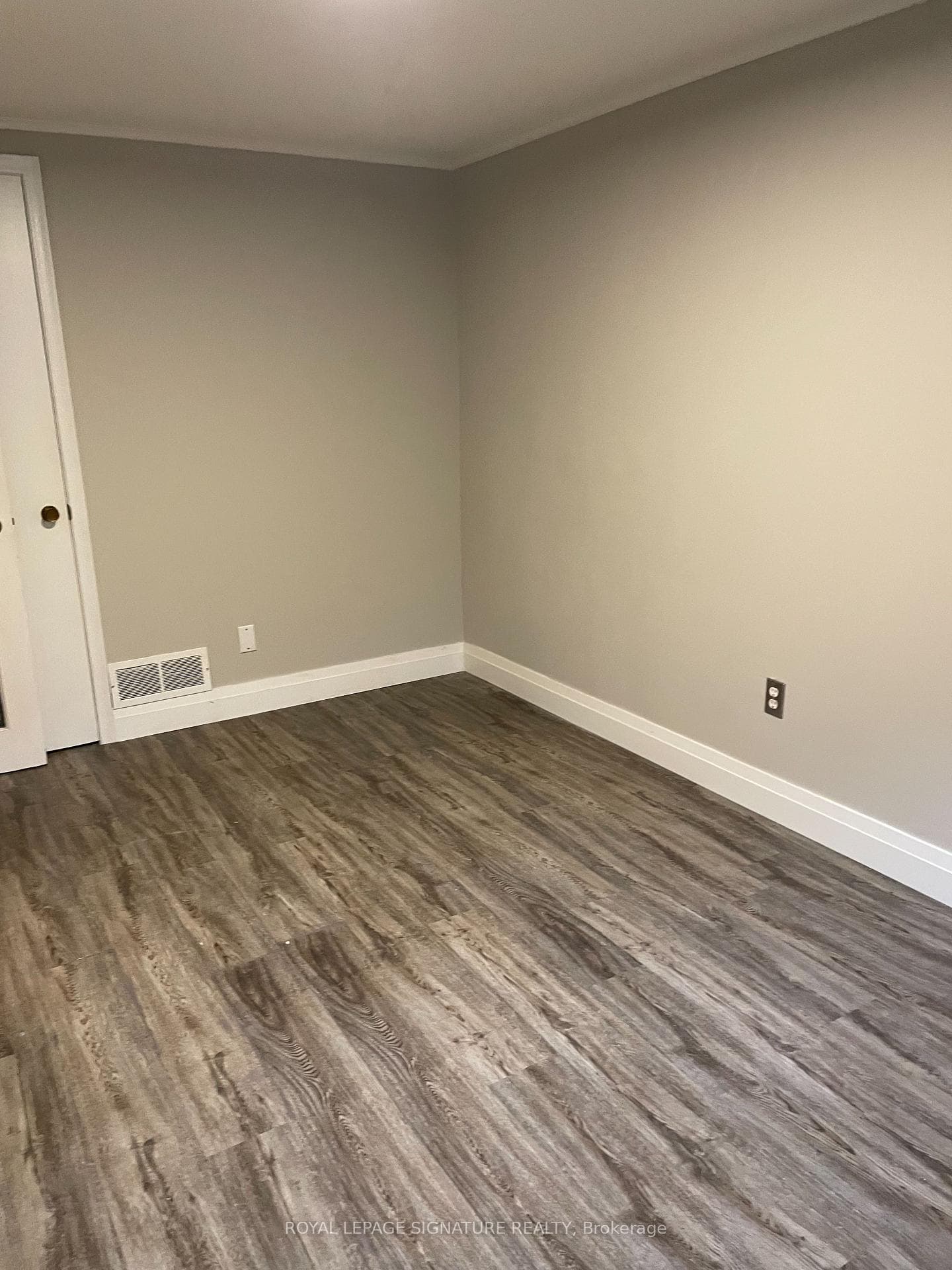 1566 Northmount Avenue Unit Lower photo 7