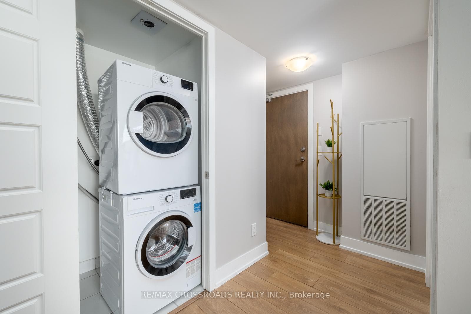 1255 Bayly Street Unit 1810 photo 16