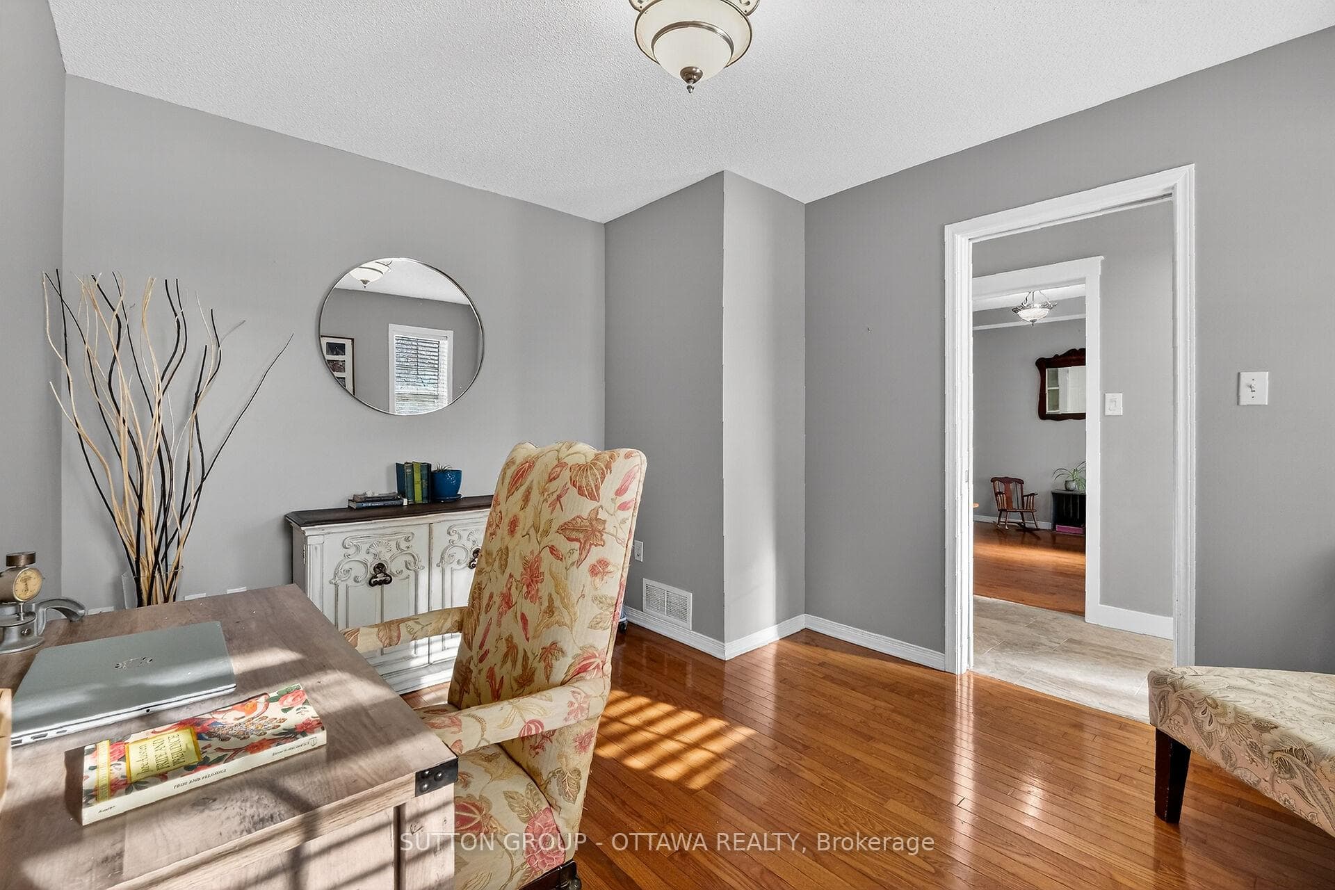 2273 Cecile Crescent photo 9