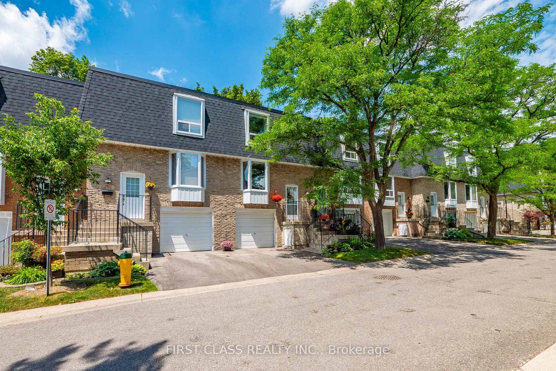 202 Royal Orchard Boulevard photo 4