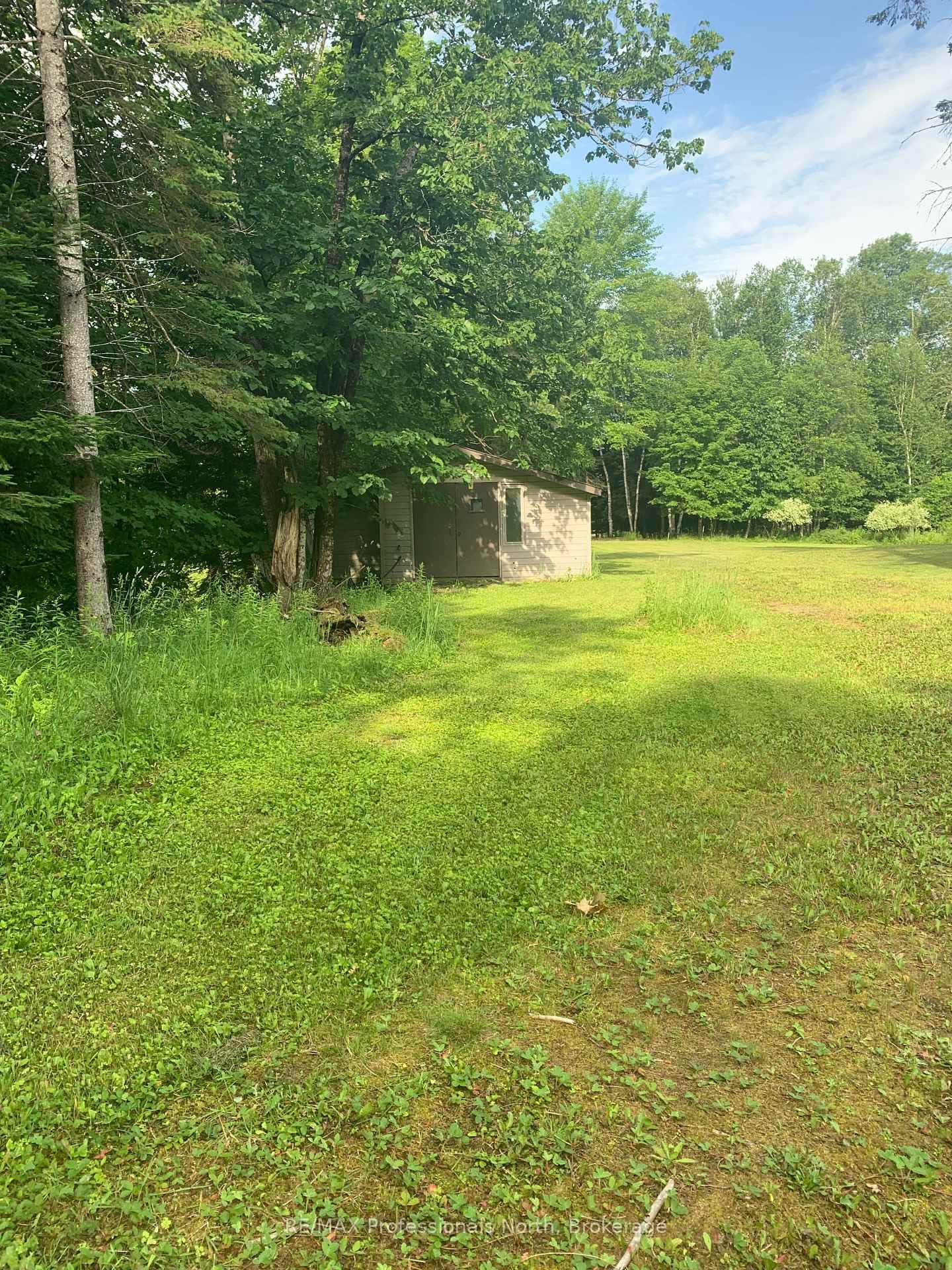 2075 Wigamog Road photo 5
