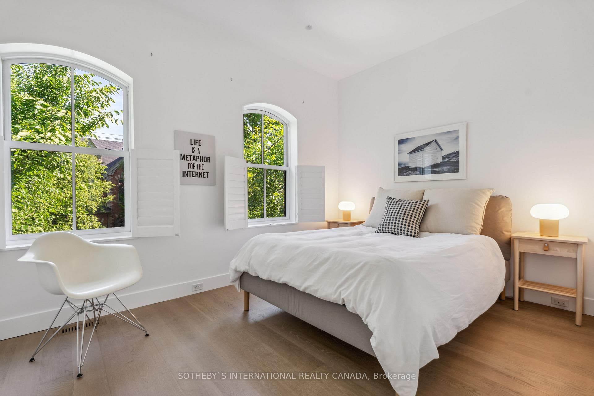 352 Wellesley Street photo 18