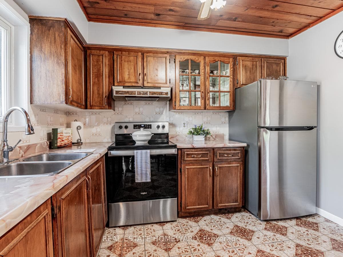 9 Thyra Avenue photo 14