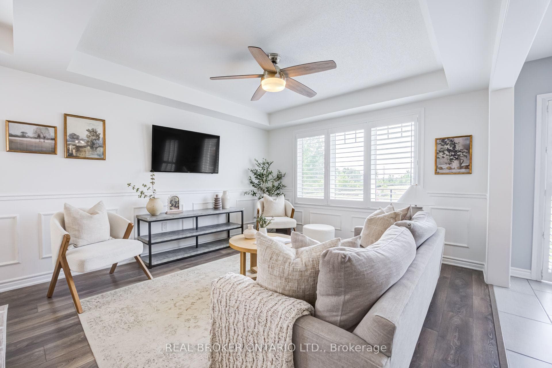 1178 Duignan Crescent photo 9