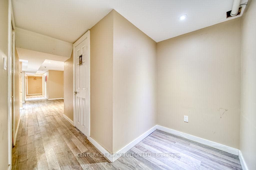1606 Queen Street photo 20