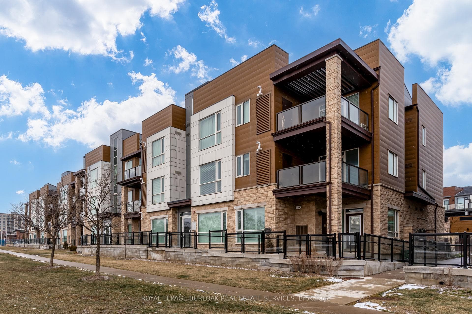 2393 Bronte Road Unit 206 photo 1