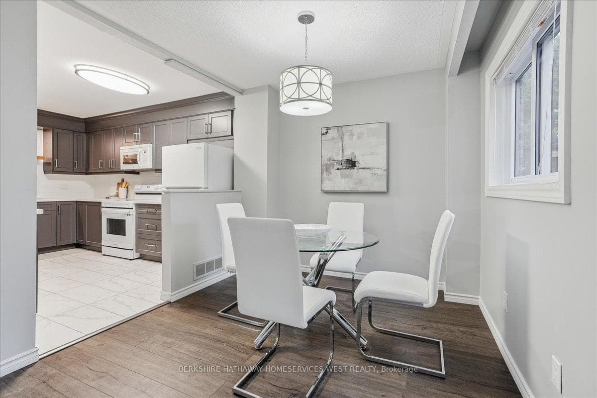 544 FORESTWOOD Crescent photo 11