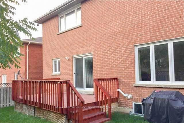 15 Sheila Crescent photo 9