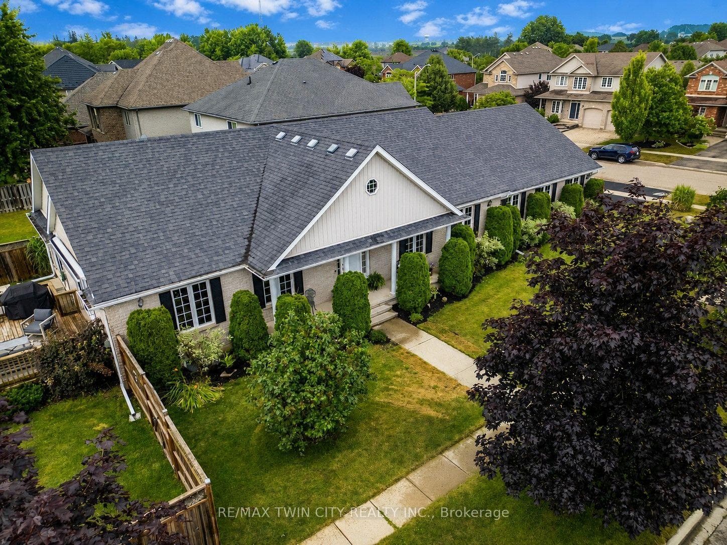 190 Laschinger Boulevard photo 2