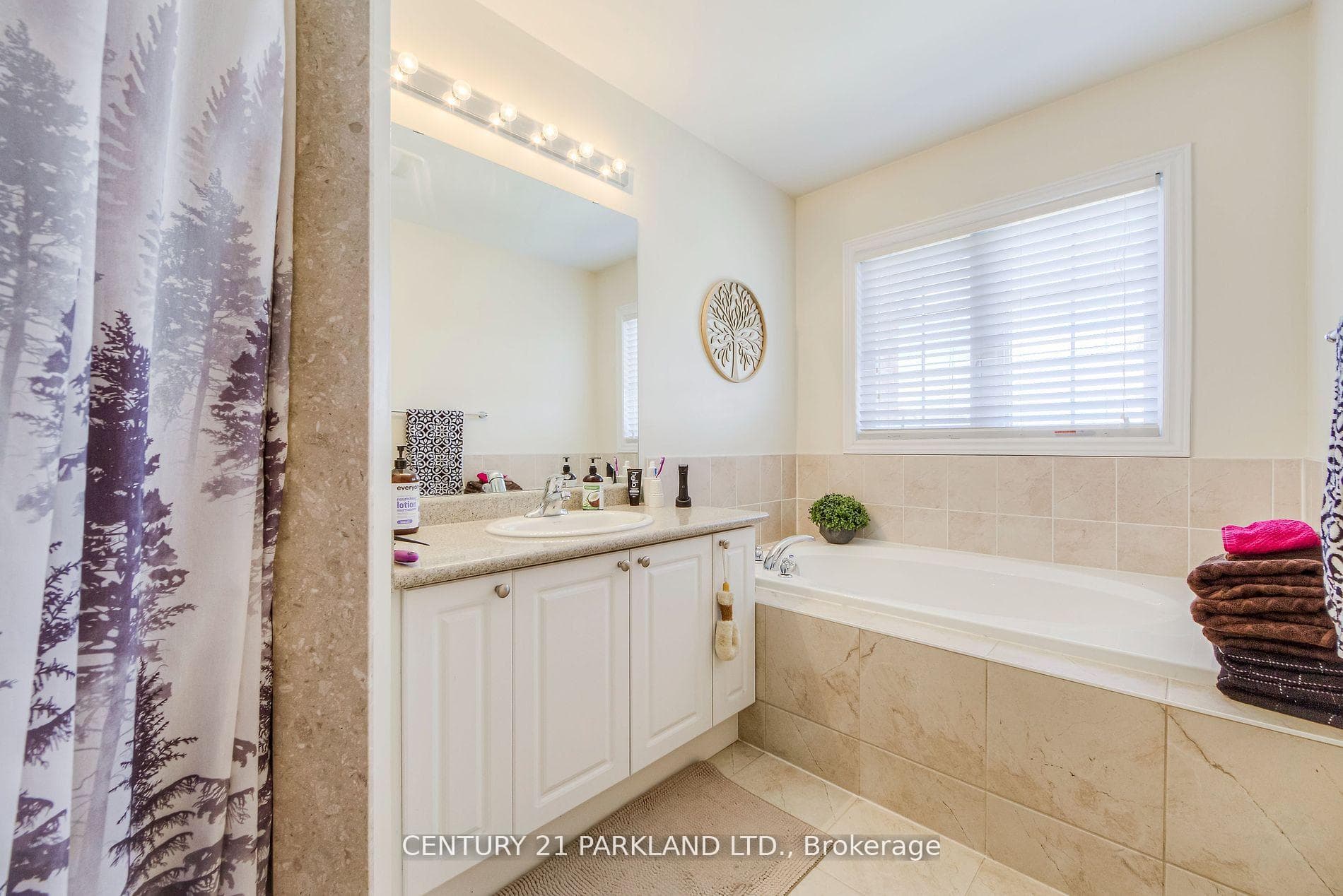 178 Farooq Boulevard photo 17