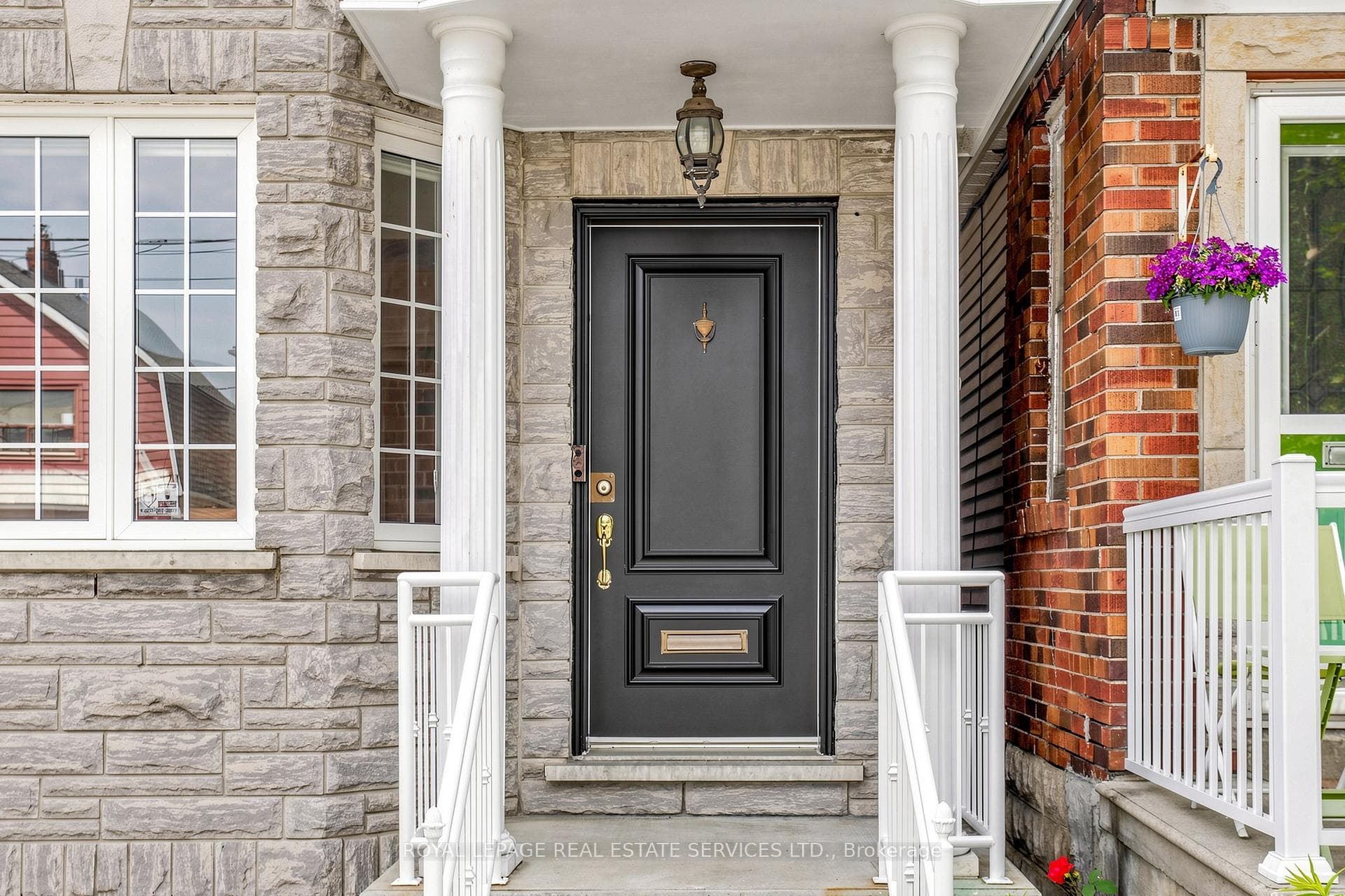 256 Earlscourt Avenue photo 3