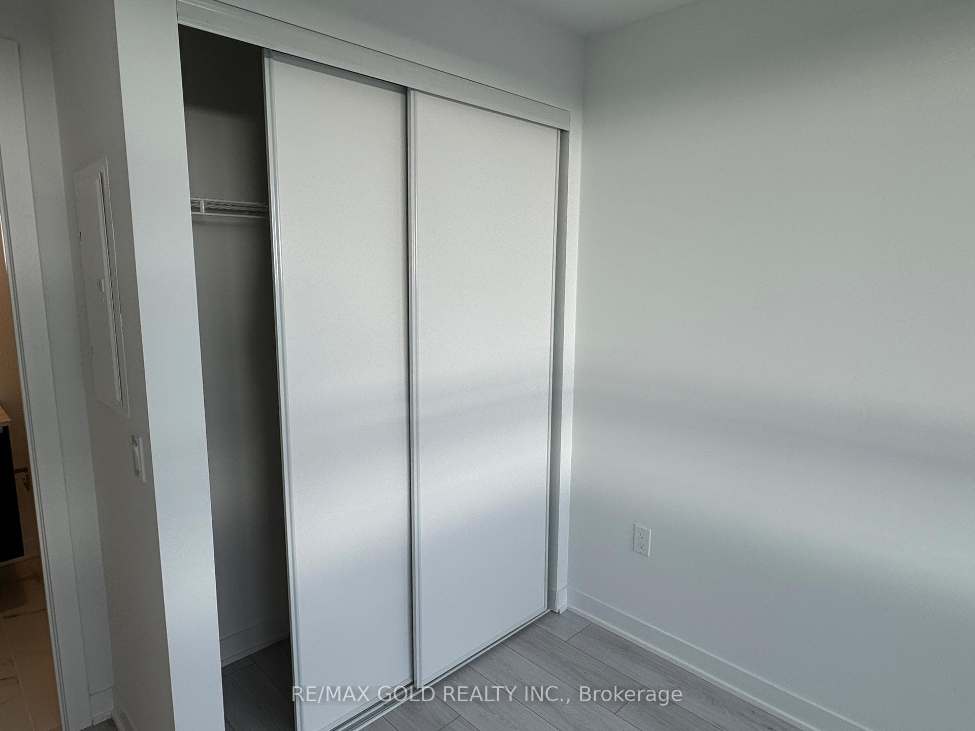 395 Dundas Street Unit 814 photo 12