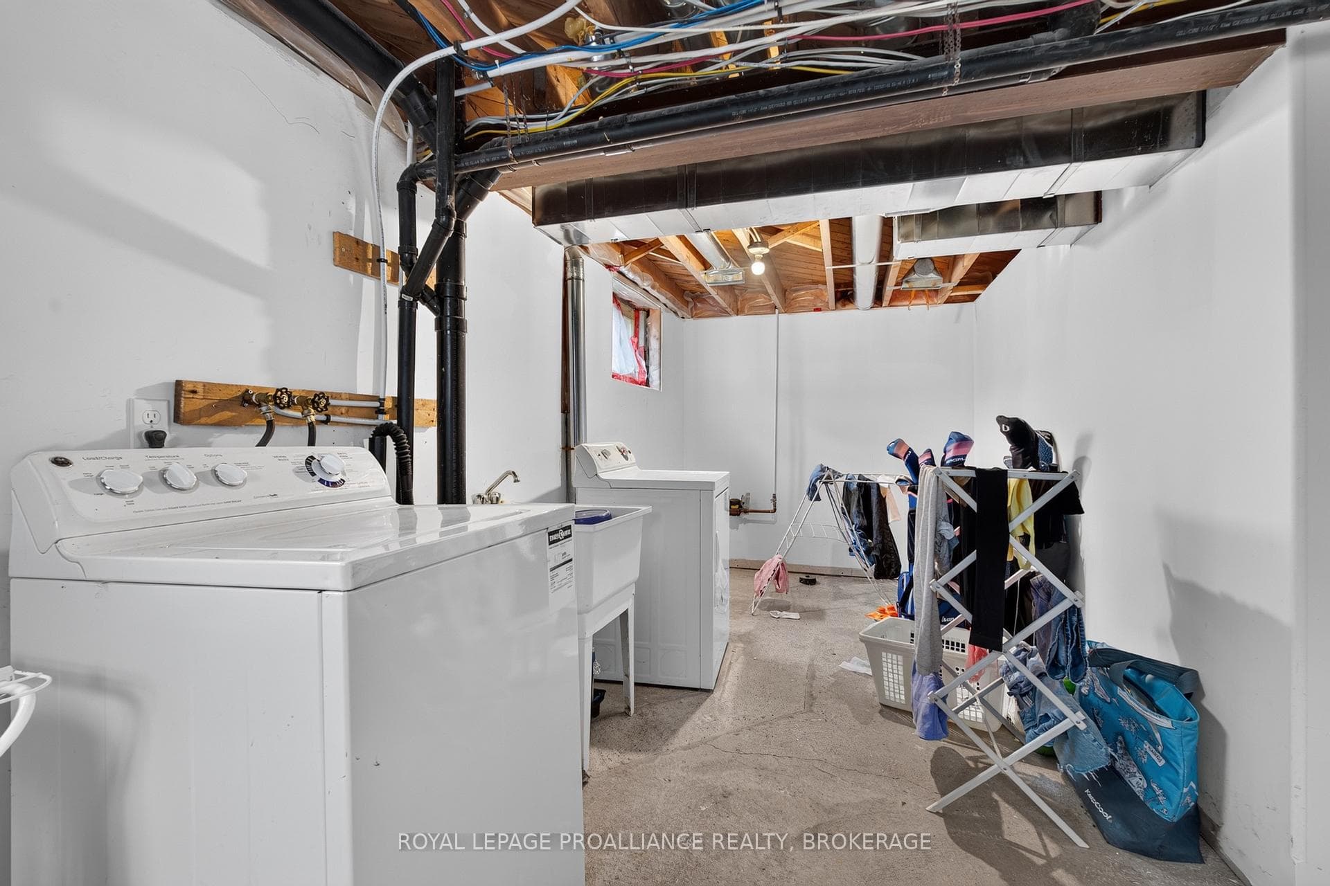 251 Yonge Street photo 24
