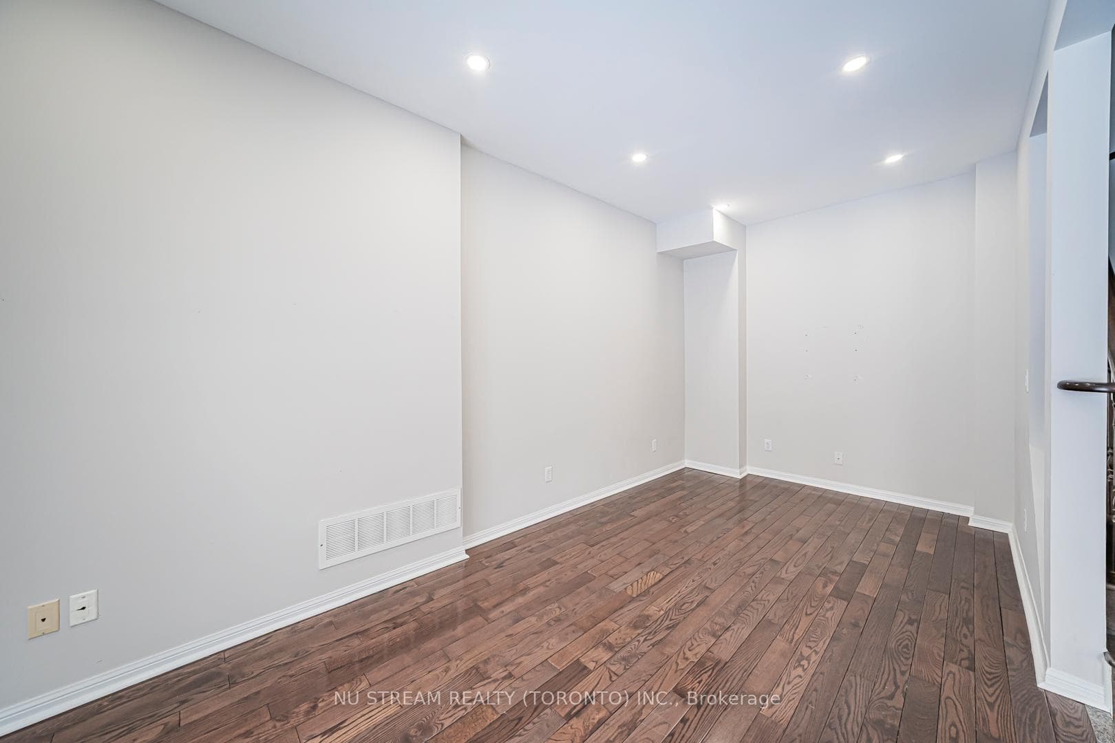7 St Moritz Way Unit 5 photo 4