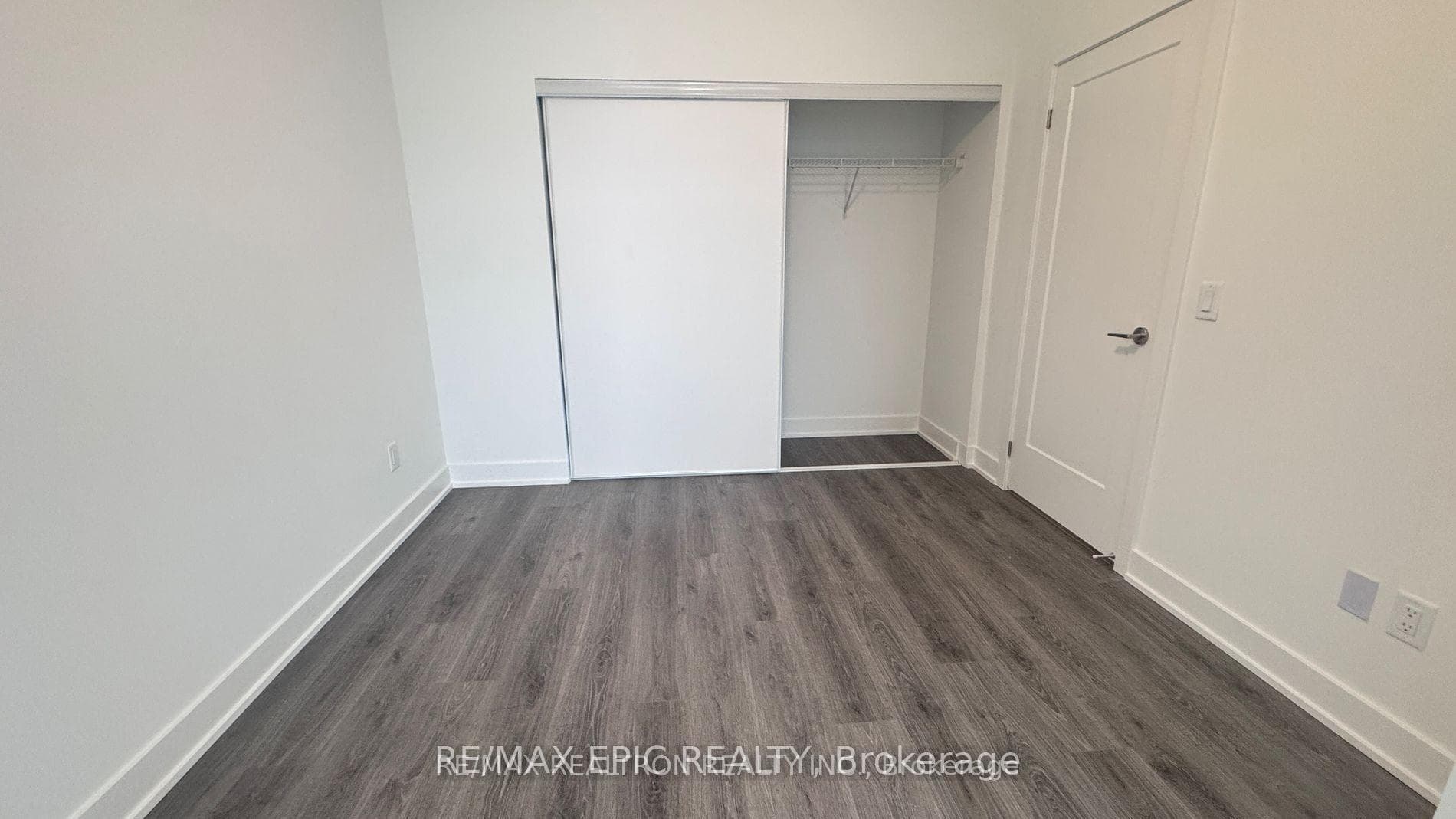 2545 Simcoe Street Unit 913 photo 6
