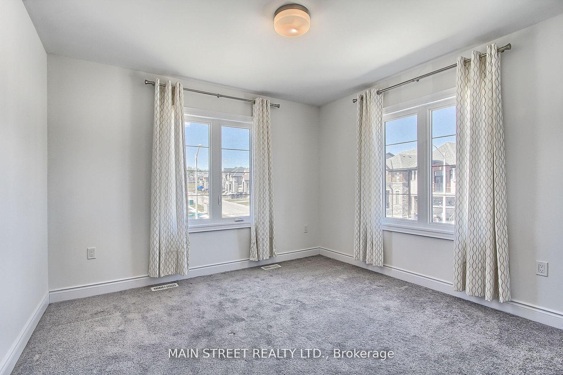 1492 Blackmore Street photo 35