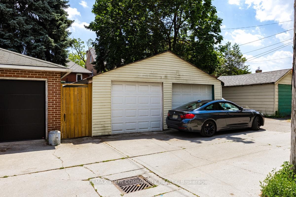 82 Abbott Avenue photo 37