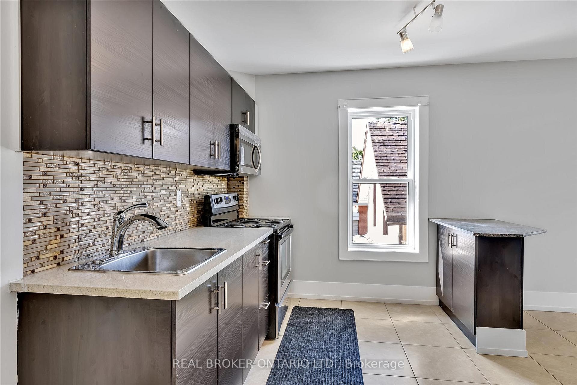24 Stewart Place Unit Upper photo 9