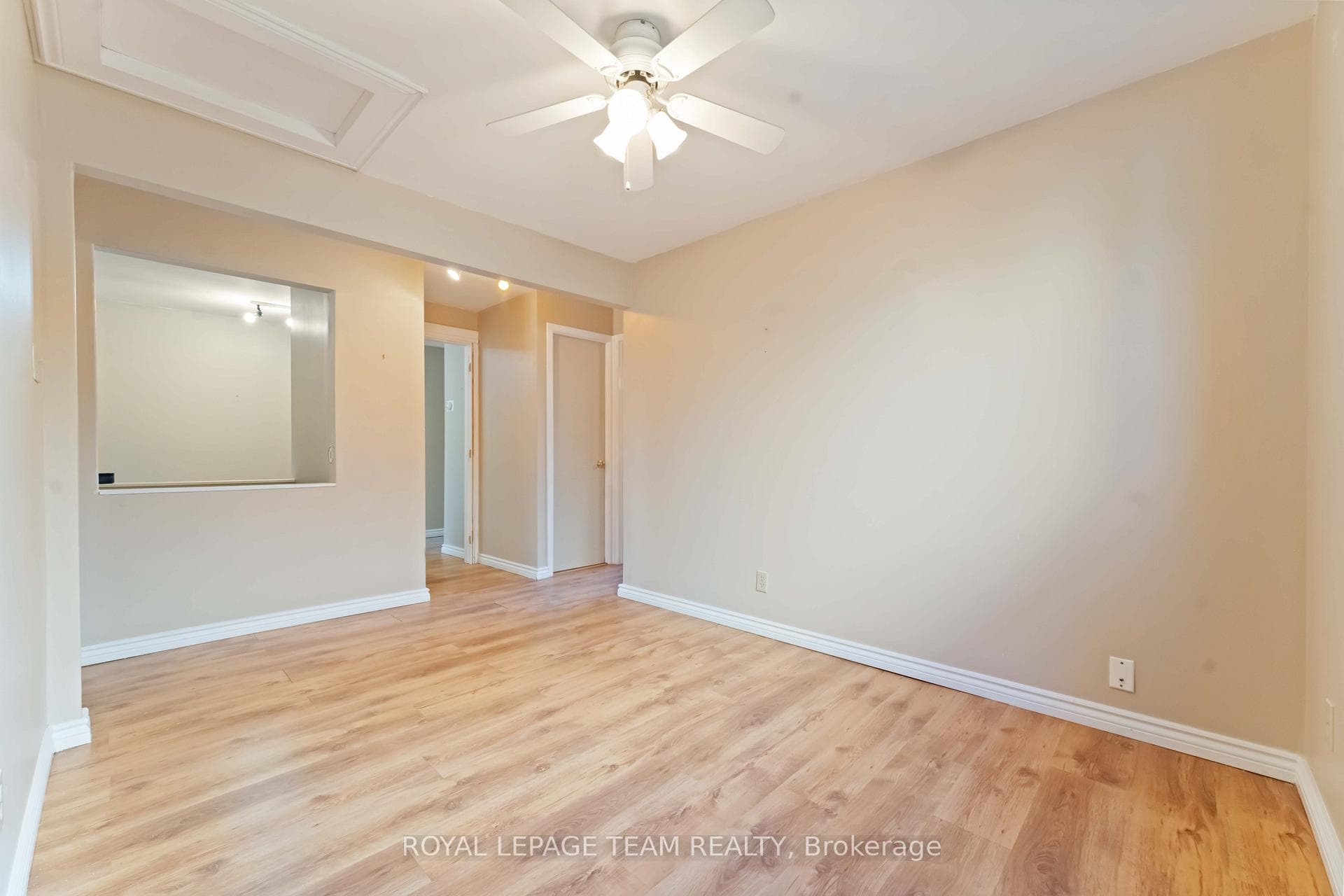1094 Alenmede Crescent photo 10