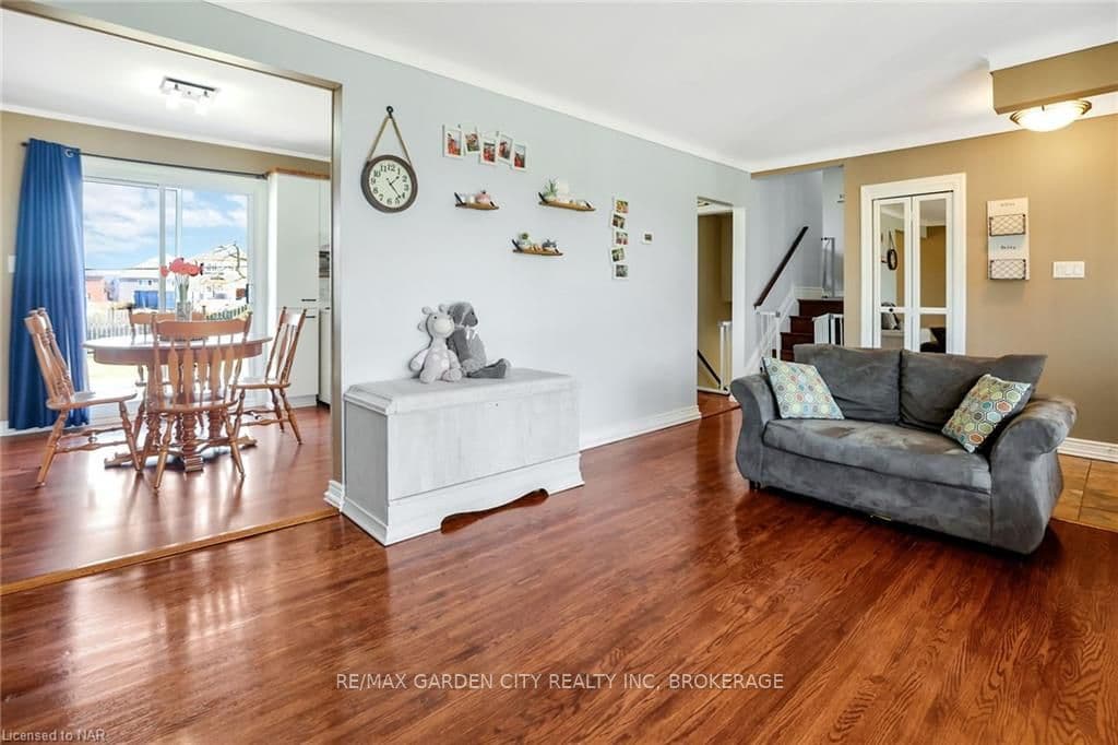 24 RUNNYMEDE Road photo 20